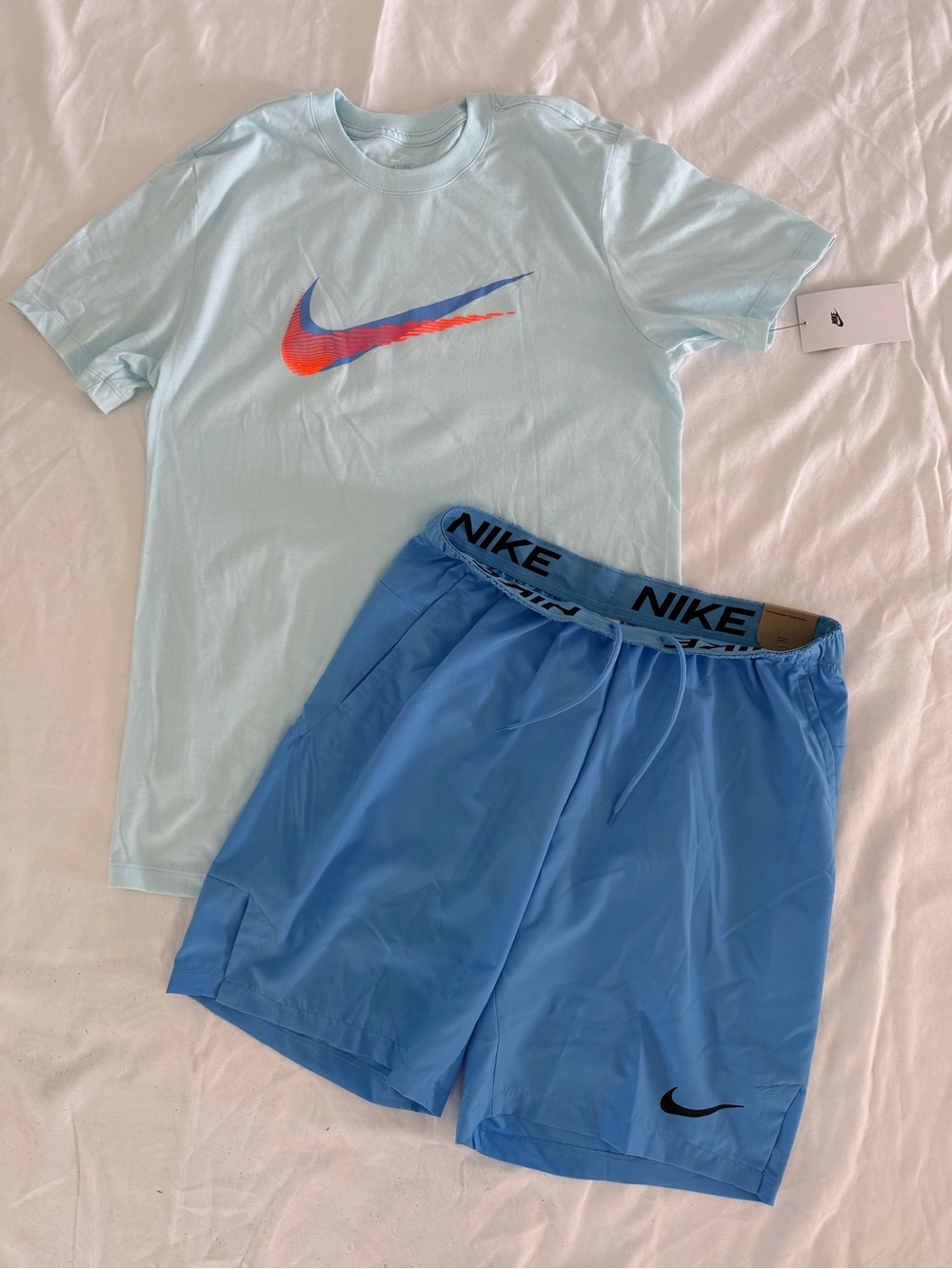New mens Sz M Nike Sky Blue Athletic Shorts, shirt